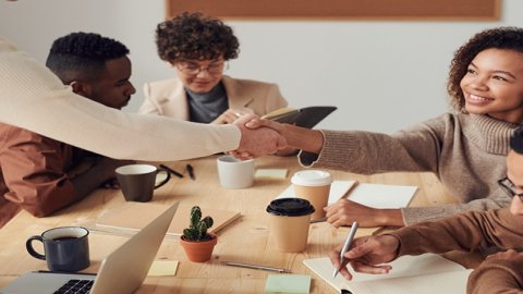 跨境物流挑战与应对策略探讨