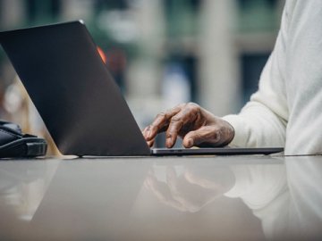 个人美元账户开户流程及合规注意事项说明