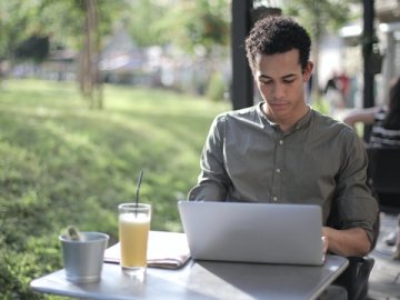 2025跨境电商入驻指南：为何香港公司成全球卖家首选？