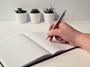 广州注册公司：自己办理还是找代办？优劣势对比及适合人群分析